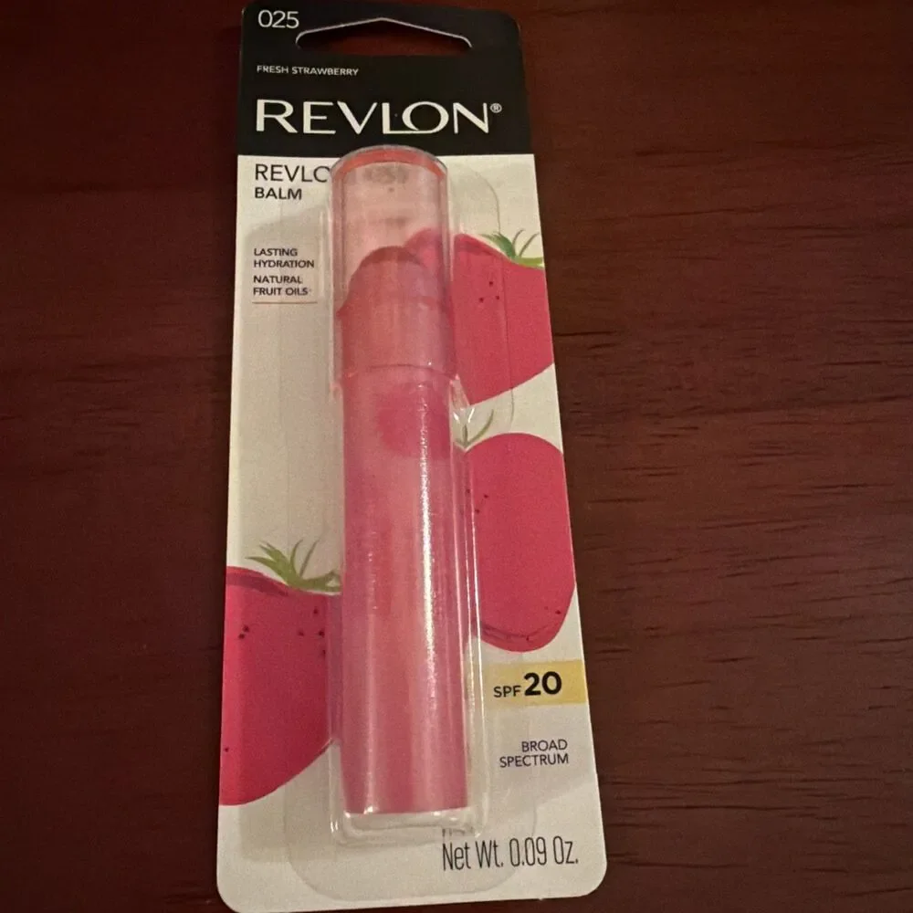 Revlon Kiss #025 Fresh Strawberry Lip Balm.SPF 20,Natural Fruit Oils. NEW In Box